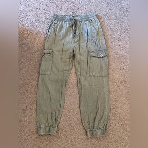 Army green cargo pants. Size S.